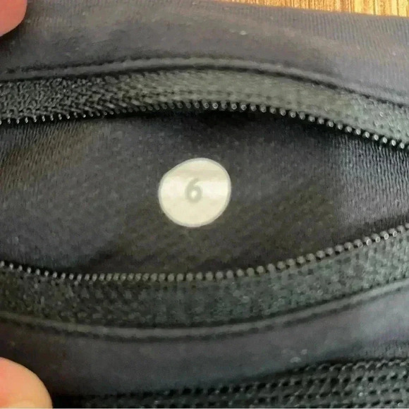 Lululemon athletica cropped black leggings size 6 - Picture 4 of 4